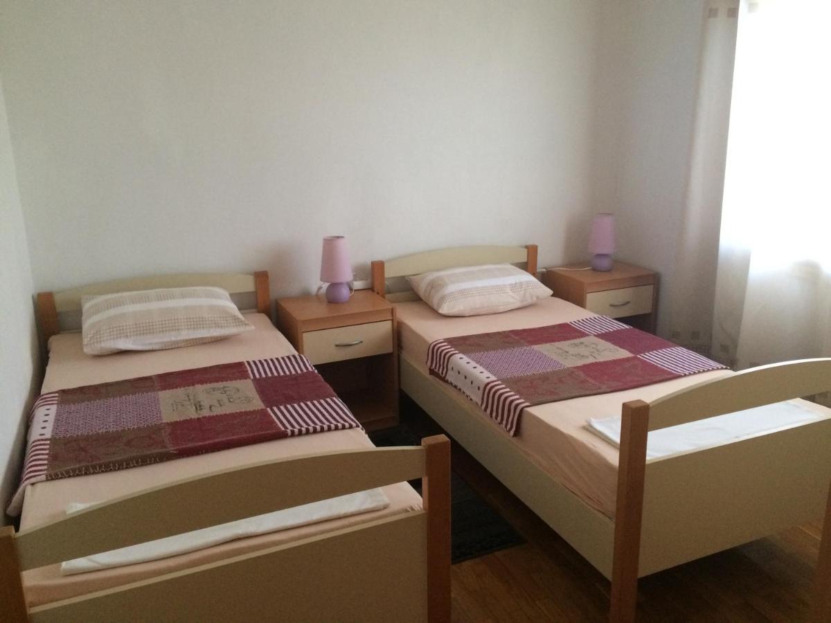 Apartments Tomovic Lumbarda Eksteriør bilde